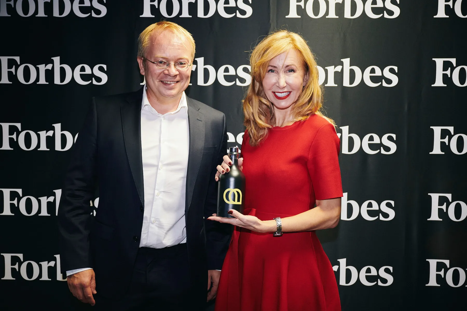 Katarzyna Lomnicka receiving the Forbes Assetization Leader 2025 award